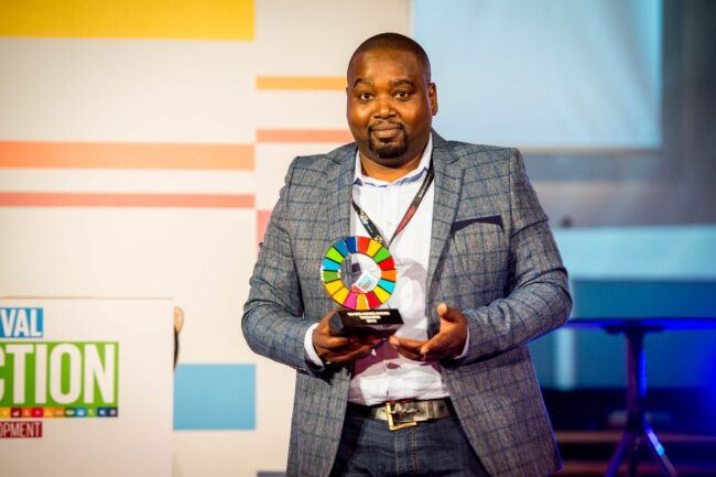 26072372947_19da37079e_o-1