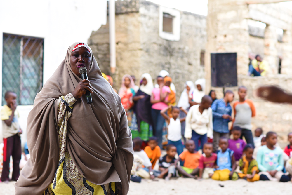 A woman in lamu at a public meeting speaking